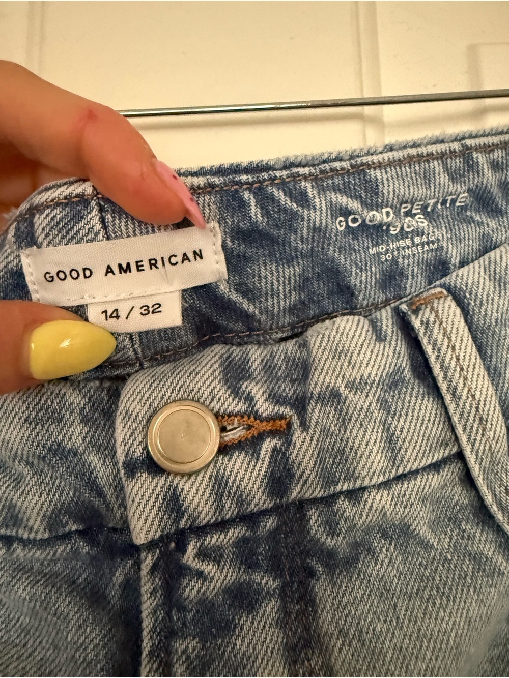 Good American Good Petite 90s Mid-Rise - Picture 2 of 5